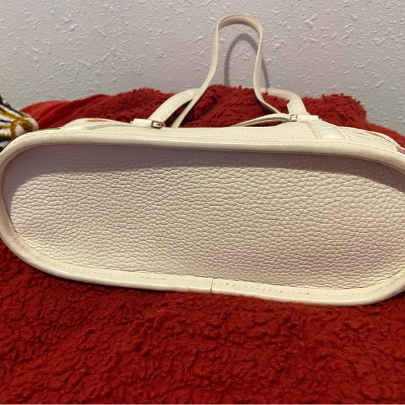 ♥️Brighton🩷White Shoulder Bag with Multicolor Heart Accents - Picture 5 of 13